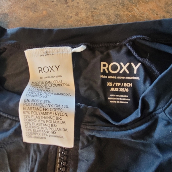 2 Roxy Rashguard Shirts - Picture 4 of 6